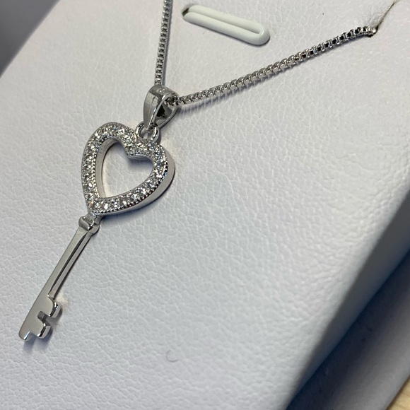 🌟 Sterling Silver 925 CZ Heart Key - Picture 4 of 8
